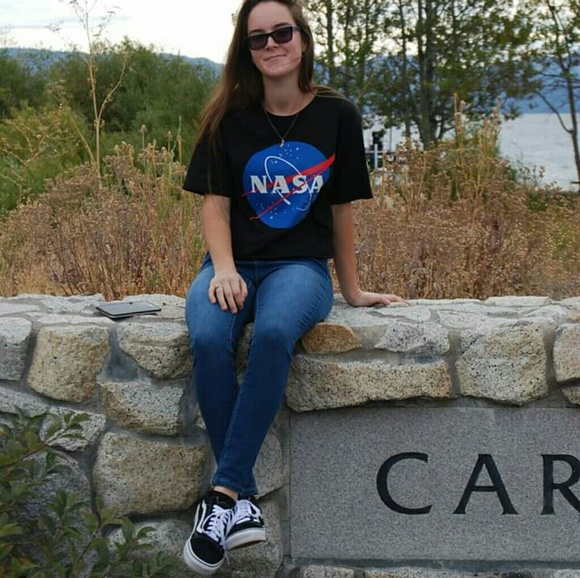 Meet your Posher, Emily - Picture 4 of 6